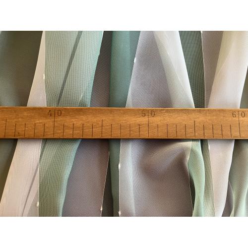 Voálová záclona se zelenými pruhy metráž