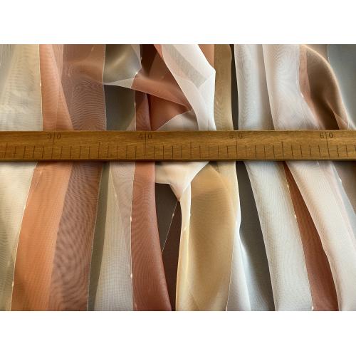 Bílá voálová záclona s lososovými pruhy