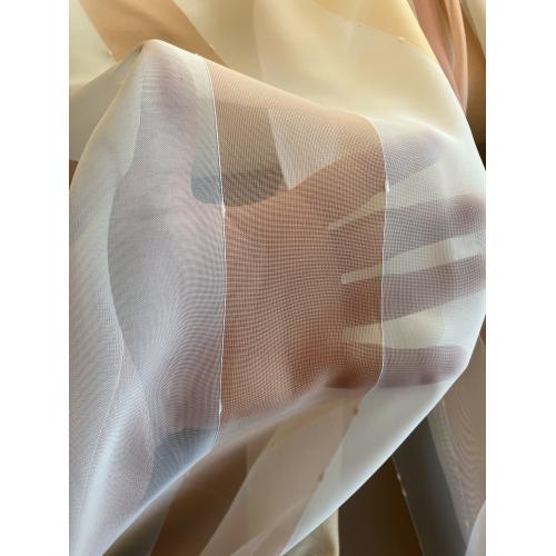 Bílá voálová záclona s lososovými pruhy