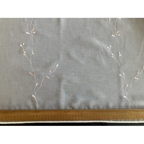 Bílá vyšívaná záclona s olůvkem 79021/290