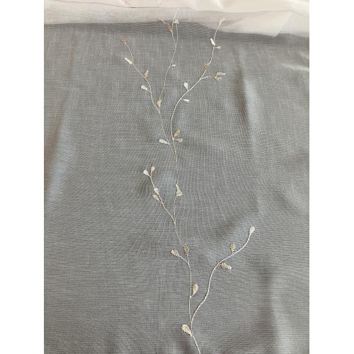 Bílá vyšívaná záclona s olůvkem 79021/290