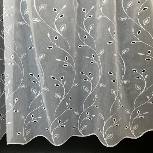 Bílá vyšívaná záclona Madeira V2509/150