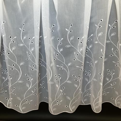 Bílá vyšívaná záclona Madeira V2509/150