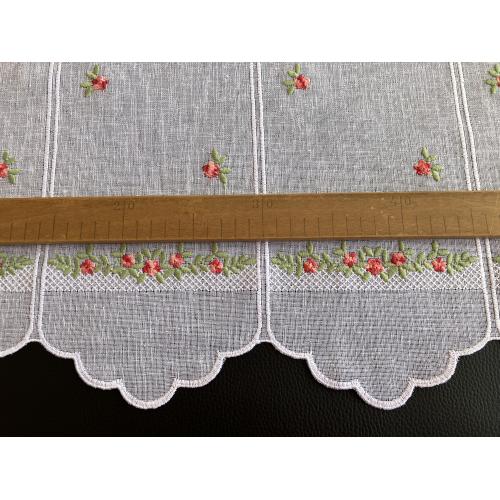 Bílá krátká vitrážová záclona 35cm s vyšívanou drobnou kytičkou